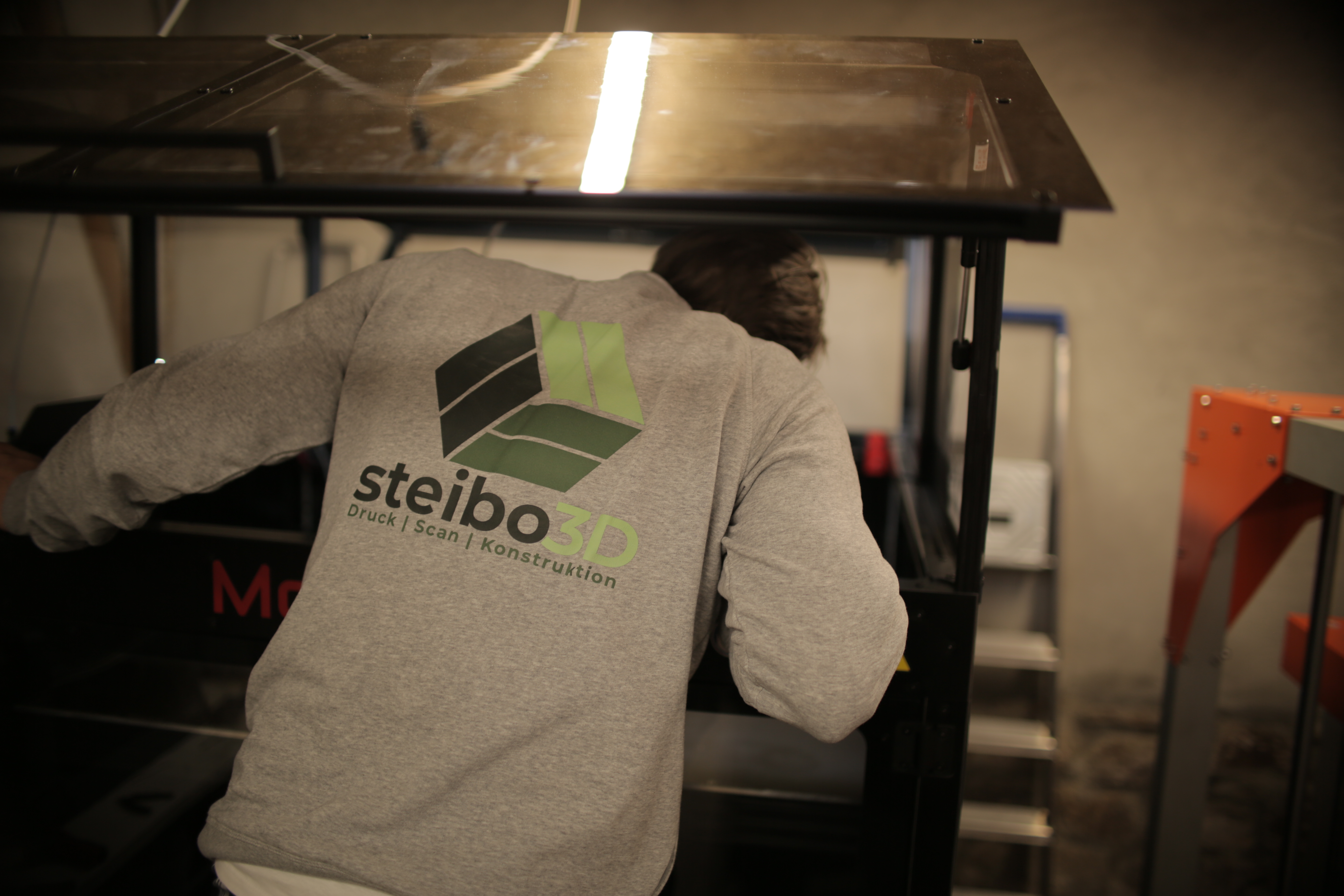 3D-gedruckte Teile und 3D-Scans in einer Collage